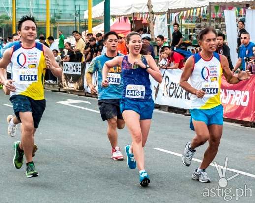 Karylle at the DZMM Tulong Na, Tabang Na, Tayo Na, Takbo Na color fun run