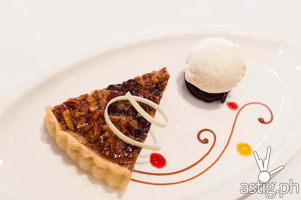 Pecan pie with vanilla ice cream