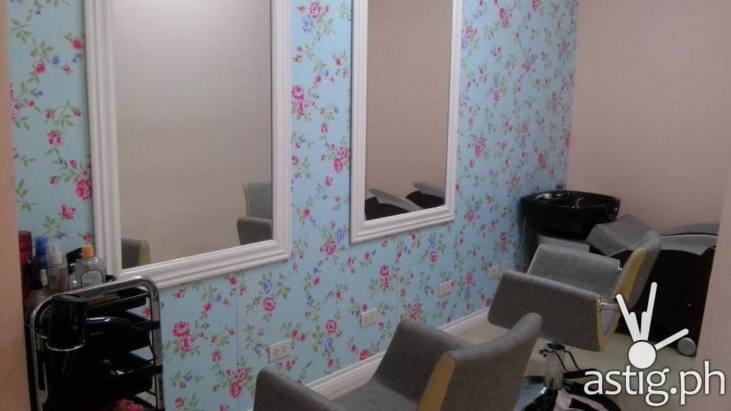 Flowery wallpapers make up a really nice ambiance in Make Me Blush Nail Spa & Beauty Lounge