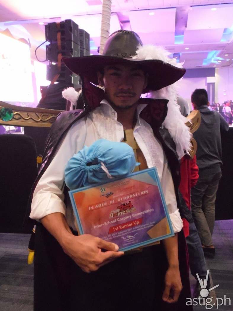 Dracule Mihawk of Once Piece wins 1st place at Best of Anime 2014