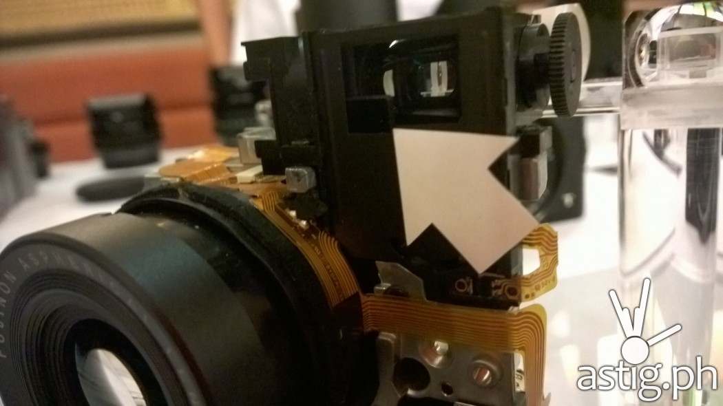 What's inside the Fujifilm X30 digital camera? Take a look!