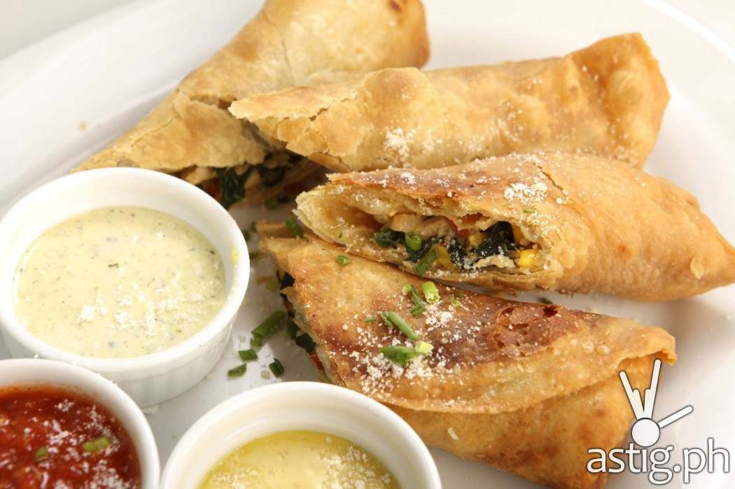 Chicken Spinach Egg Roll at Mad for Pizza