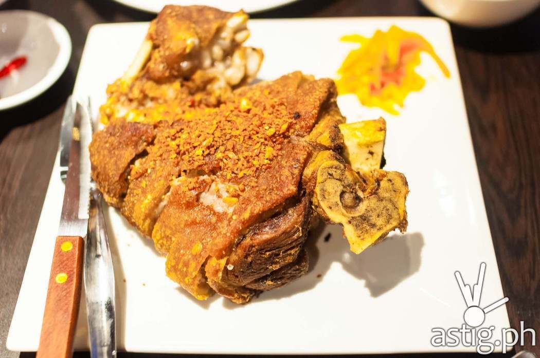 Gerry's Grill Crispy Pata (485 PHP)