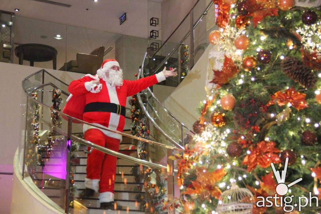 Kids and guests of all ages was surprised with Santa Claus surprise appearance!