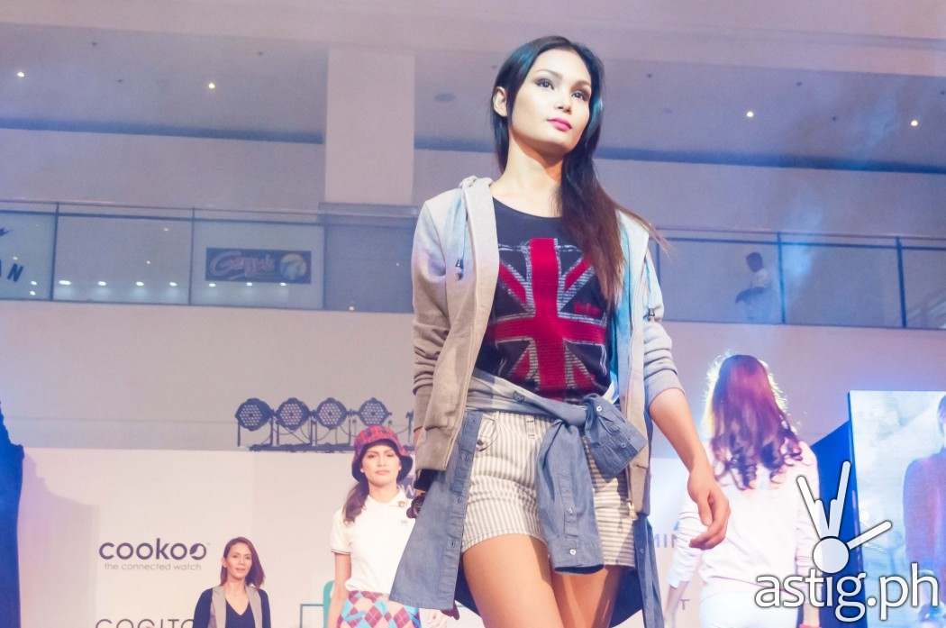 A female model shows off one of the wearable technology featured at the Fusion: Wearable Tech fashion show hosted by Power Mac Center at Glorietta 5 in Makati City. The most reliable Apple partner in the Philippines featured five wearable tech brands they carry at their stores—Cookoo, Cogito, Misfit, Garmin and Jawbone—at the event that highlights how technological innovation can blend seamlessly with aesthetics to satisfy the discerning taste of the country’s fashion-savvy crowd.