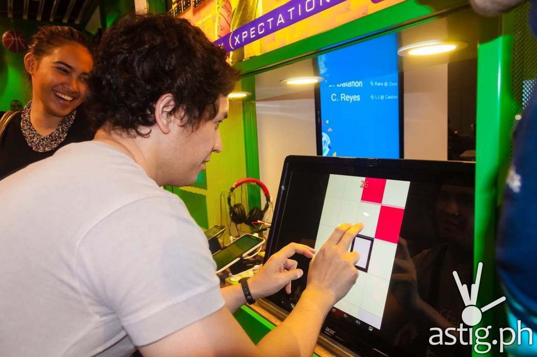 Customers can interact and play with the digital displays at the Globe Telecom GEN3: Next Act store in SM North EDSA
