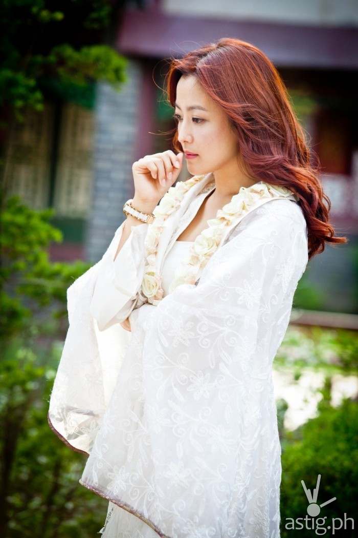 Kim Hee-Sun stars as Dr. Ellyce in Faith