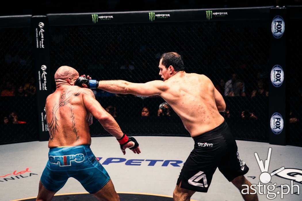 Roger Gracie dominated James McSweeney, delivering a flurry of strikes that led to a stoppage at 3:15 of round 3
