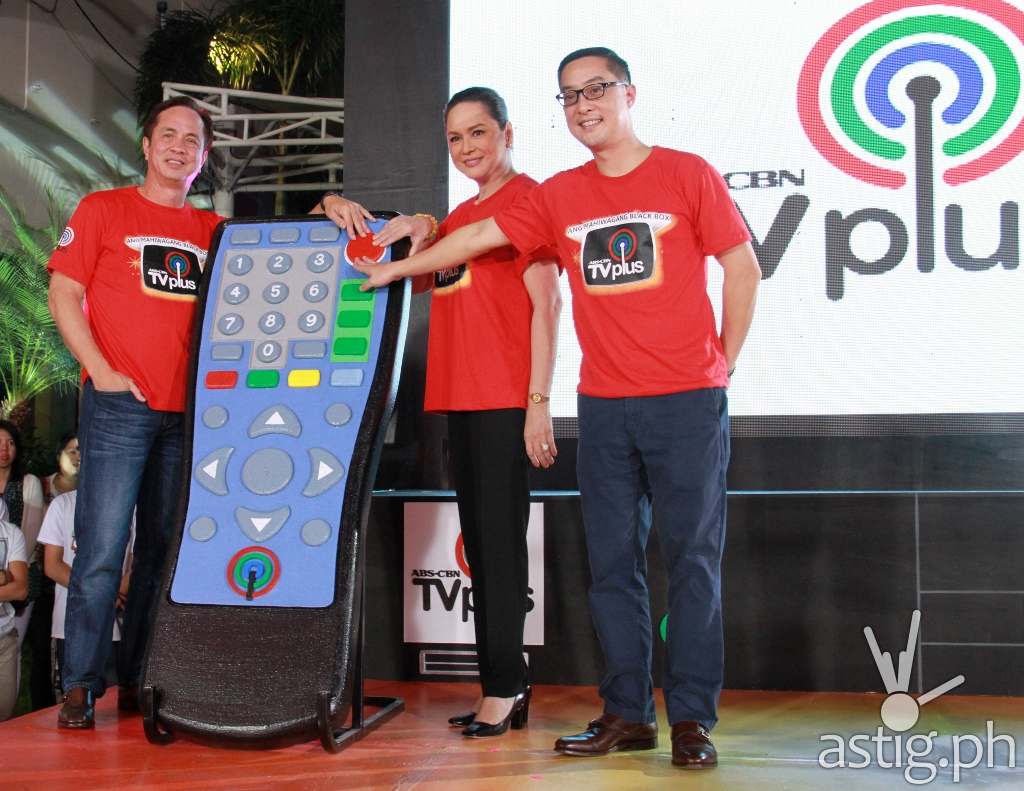 Eugenio Lopez III, Charo Santos-Concio, and Carlo Katigbak lead the ceremonial switch-on of ABS-CBN TVplus