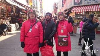 Tourist guides can be clearly seen anywhere in eye catching red attire :-)