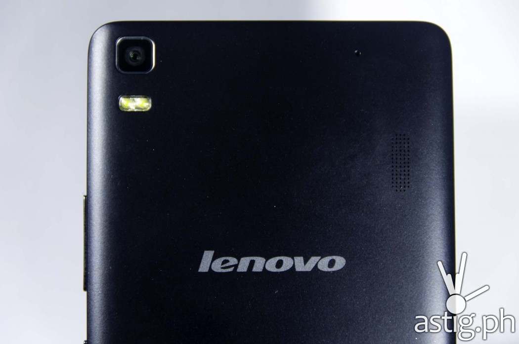 The 8-megapixel Lenovo A7000 camera comes equipped with a dual LED flash