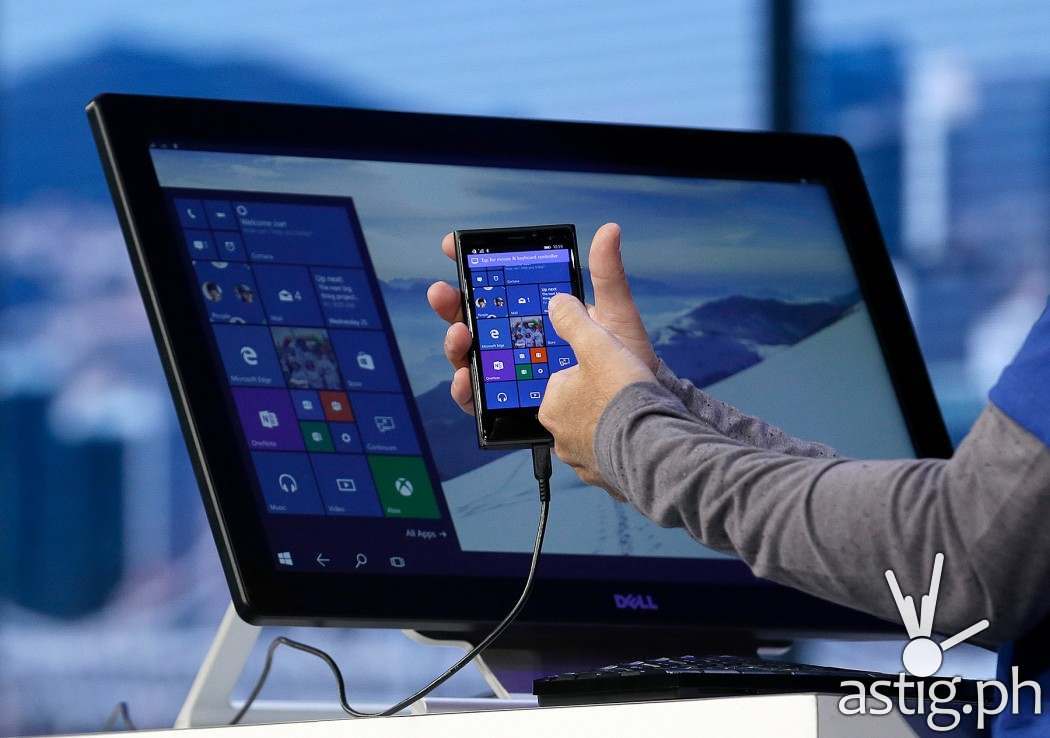 Joe Belfiore, Microsoft Corporate Vice President of Operating Systems Group, demonstrates Continuum for phones at the Microsoft Build conference in San Francisco, Wednesday, April 29, 2015. While Microsoft has already previewed some aspects of the new Windows 10, a parade of top executives will use the conference to demonstrate more software features and app-building tools, with an emphasis on mobile devices as well as PCs. (AP Photo/Jeff Chiu)