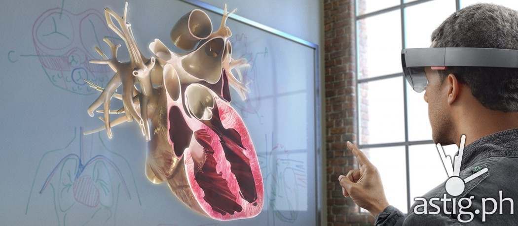 Microsoft Windows 10 HoloLens allows students to learn medical procedures without picking up a scalpel