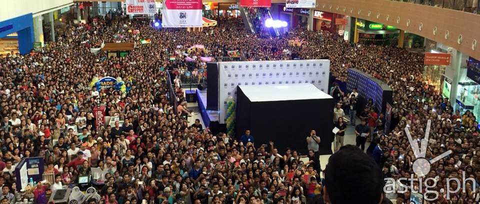 Thousands of 'Oh My G' fans flocked at SM City San Pablo last Sunday for the thanksgiving show