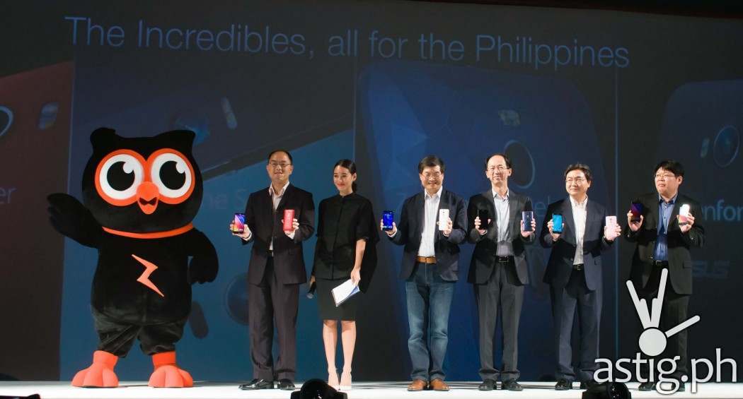 ASUS mascot 'Zeny' strikes a pose with Ms. Kim Jones and ASUS executives at ASUS ZenFestival Manila 2015