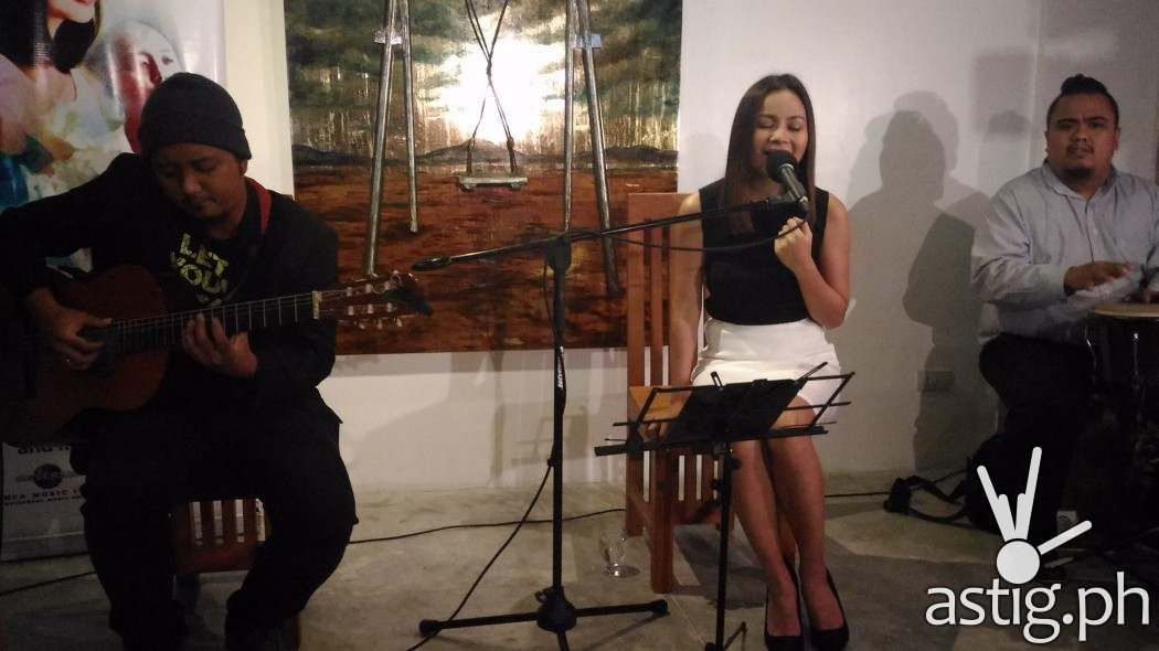 Sitti performs 'Ligaya' at the press conference for Singles Bossa Nova Trio held in Quezon City