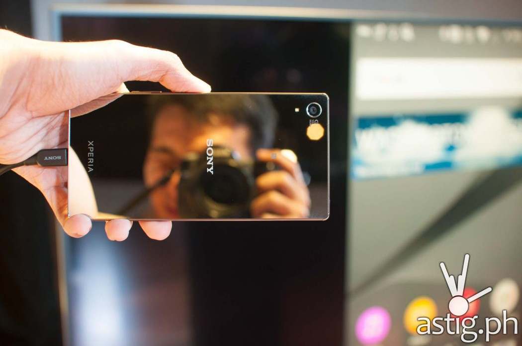 The Sony Xperia Z5 Premium is so shiny, you can use it as a mirror!