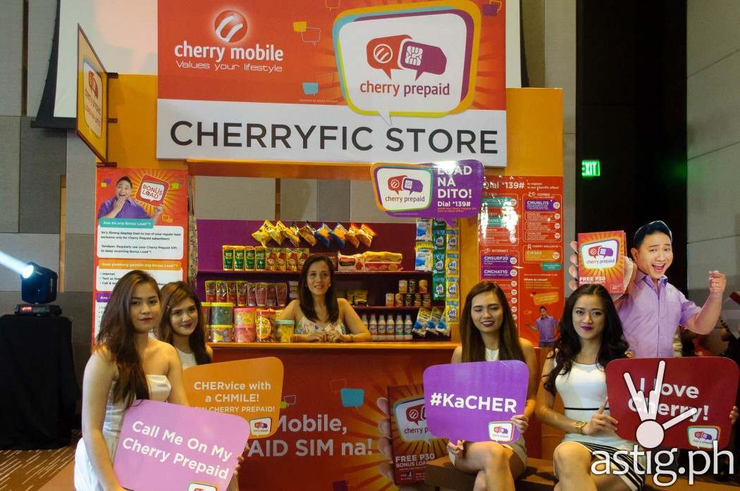 Mommy blogger Jenny Gonzales Roxas enjoying a CHERvice with a smile at the CHERrific store!