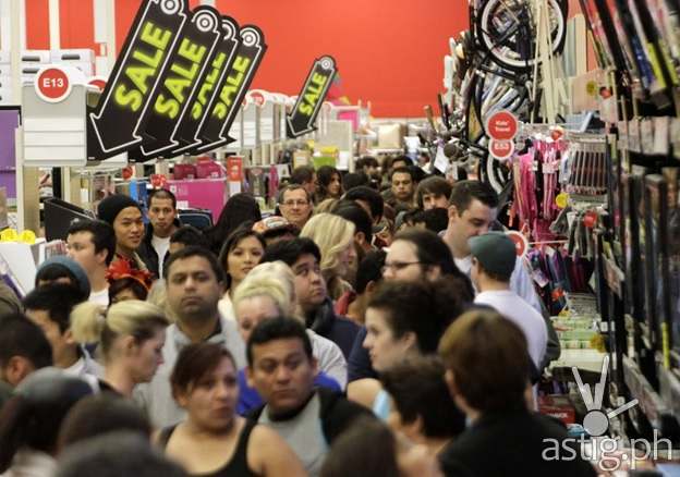 Kaymu PH Black Friday Crowd Image