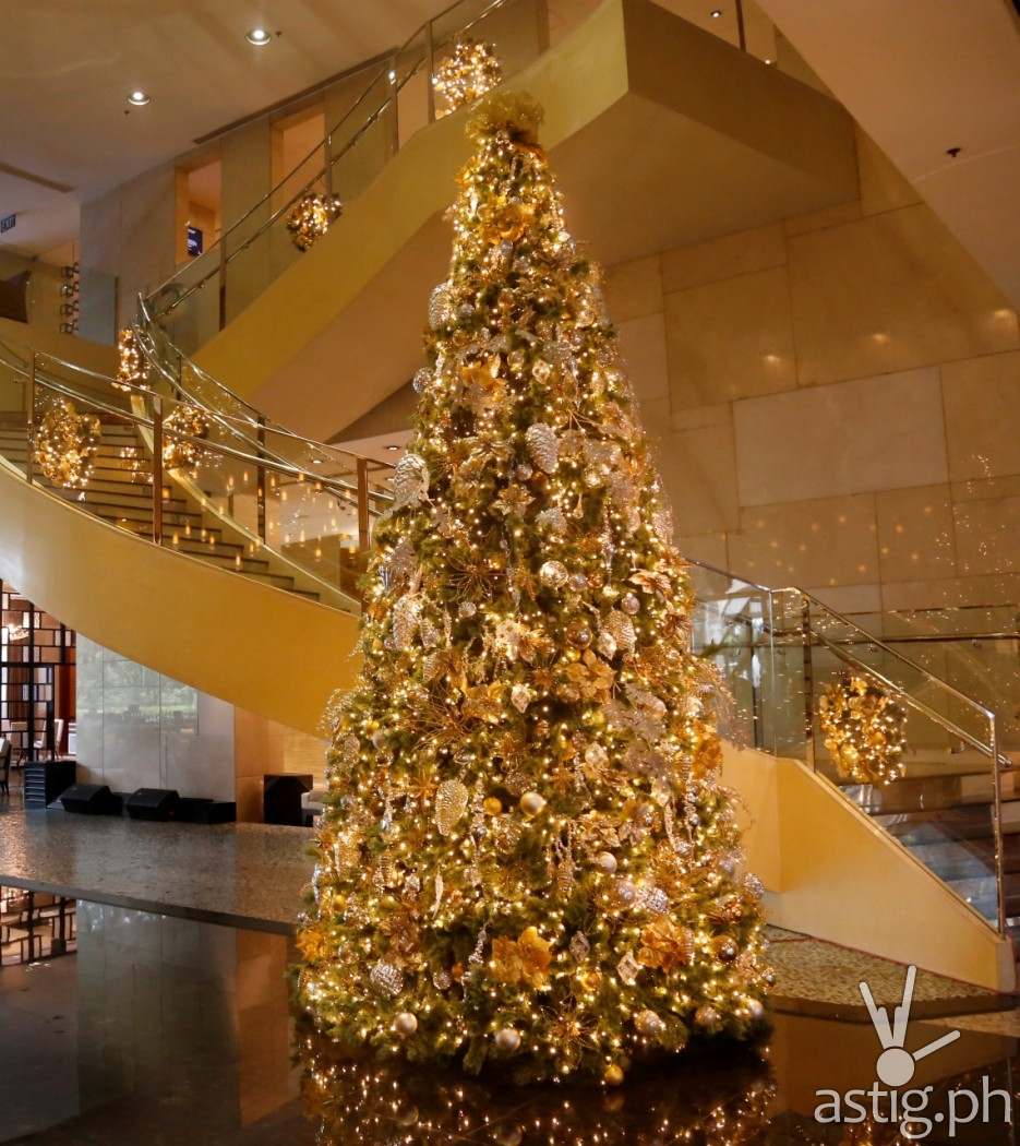 The Marriott Christmas Tree is adorned with stylish gold embellishments, crystals and glass balls. At 18 feet, its commanding height complemented the wide lobby staircase.