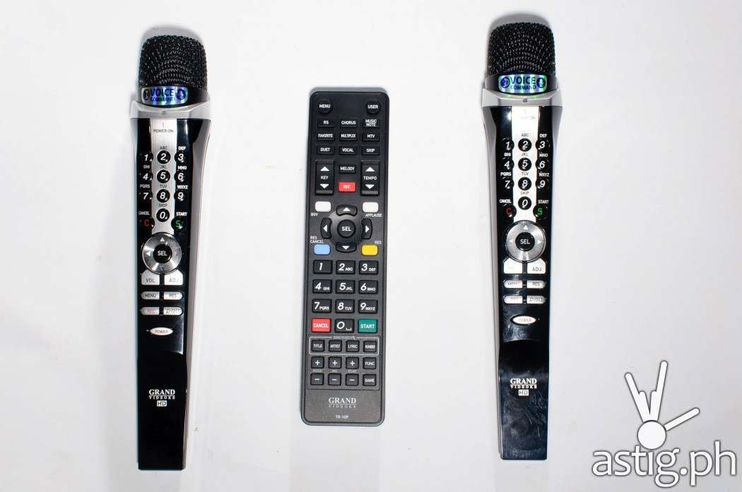 The two wireless microphones can easily replace the remote control on the GRAND VIDEOKE Symphony 2.0