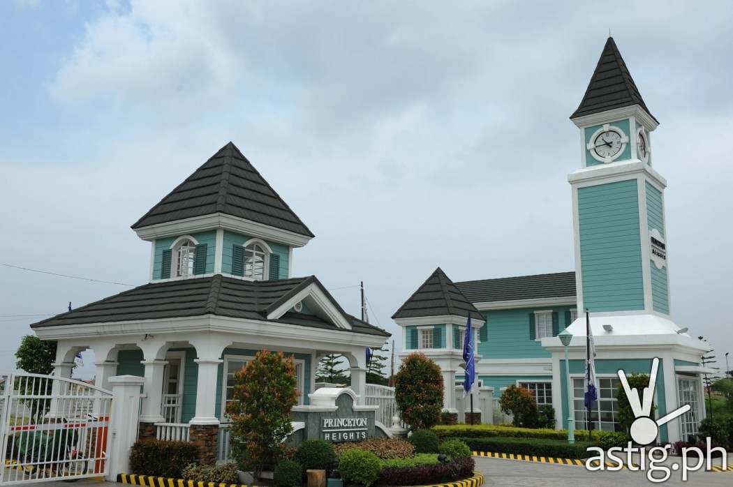 Princeton Heights, one of Filinvest’s projects located in Molino, Cavite displays an American New England theme, with the use of the HardiePlank® Siding.