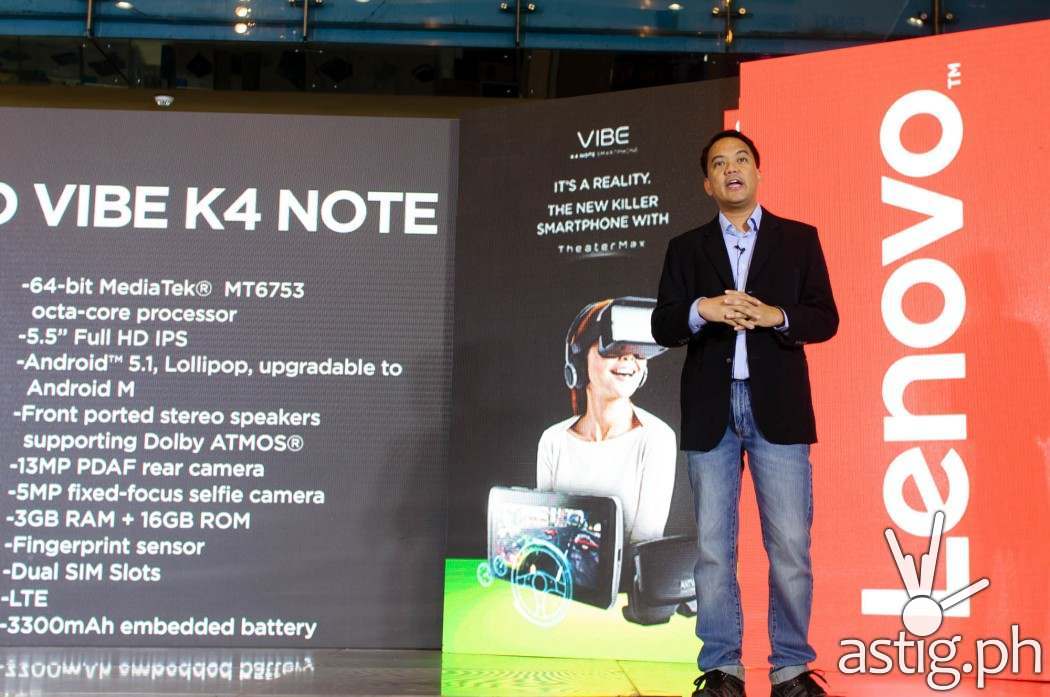 Vincent Dela Cruz, Marketing Manager, Lenovo Philippines, showcases the features of the Lenovo VIBE K4 Note at SM North EDSA