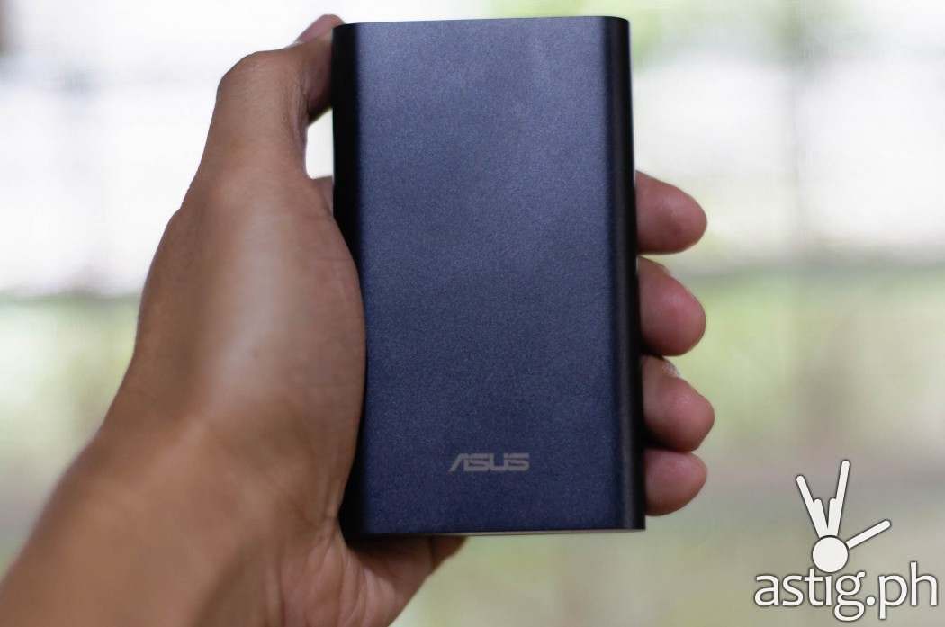 The new ASUS ZenPower pro is still a card-sized beauty with 10050 mAh of power