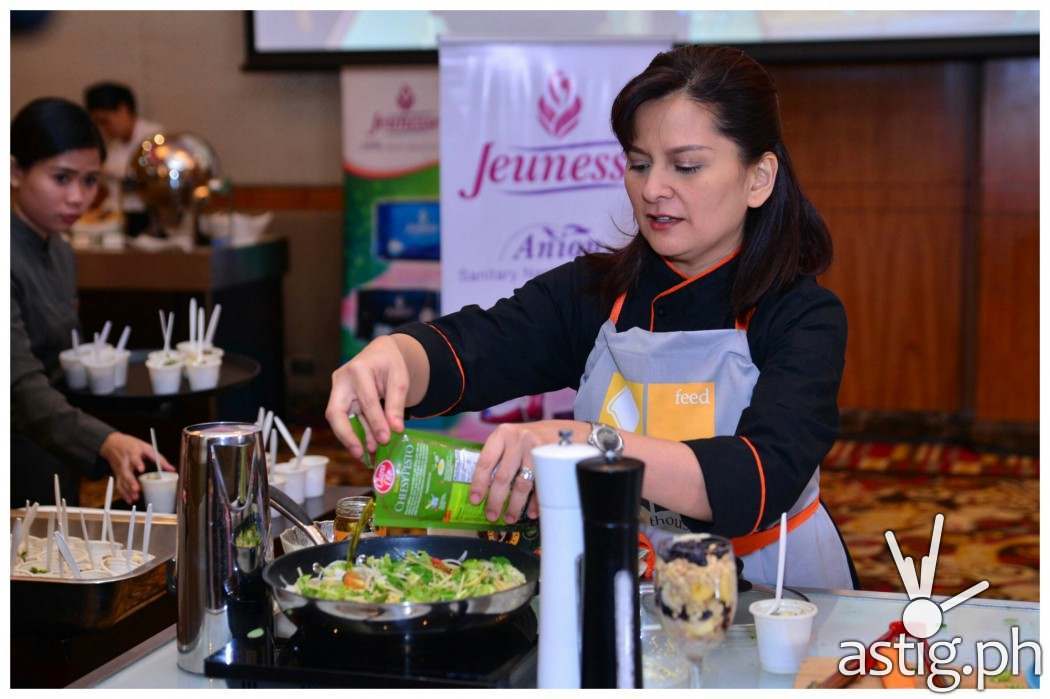 Chef Len Santos-Ding demonstrates the one-pan recipe of Clara Ole One -Pot Cheesy Pesto and Vegetable Pasta