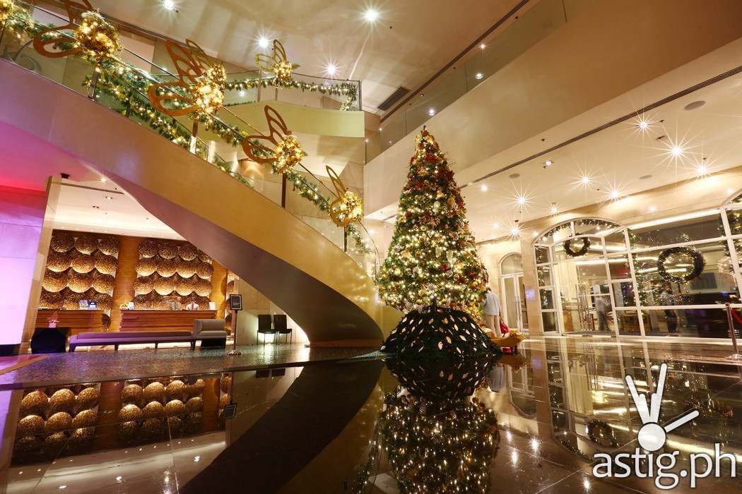 Marriott Manila’s magical-and-fairy themed, a 26-foot Christmas tree towers in the middle of the vibrant lobby