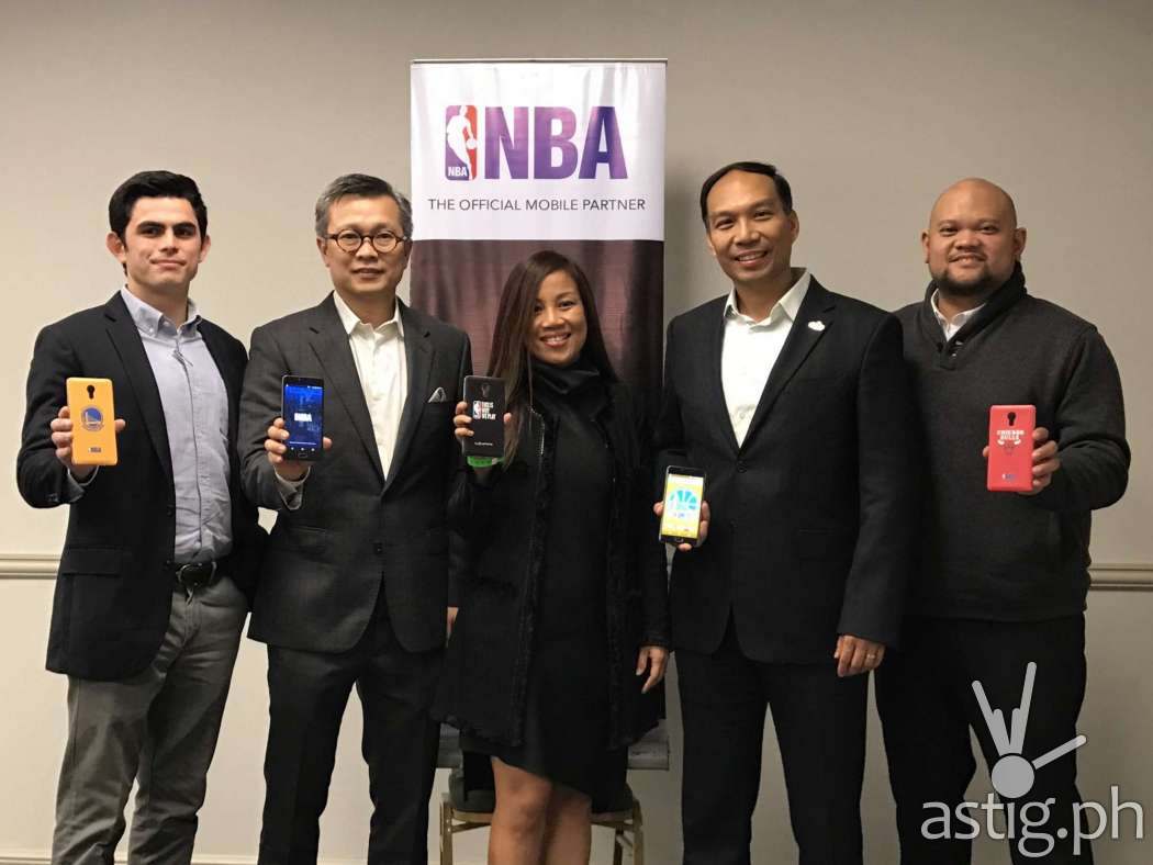 From L-R: Jaime Alfonso Zobel De Ayala, Business Development Head of Globe Prepaid; Eric Yu, CEO and President of Cellprime Distribution Corp.; Jil Go, Globe Consumer Business Vice President for Content; Carlo Singson, Associate Vice President and Managing Director of NBA Philippines; Martin David, Globe Consumer Business Director for Sports Content