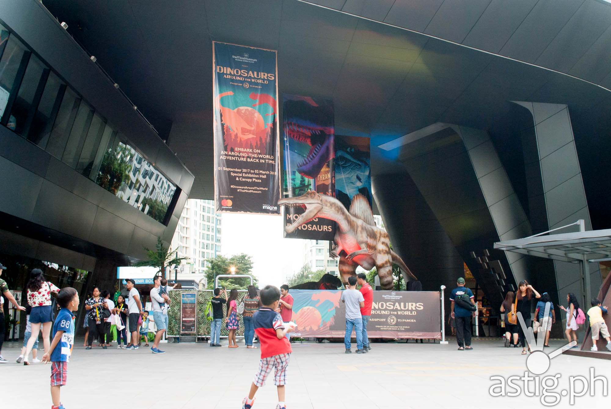 dinosaurs around the world exhibit