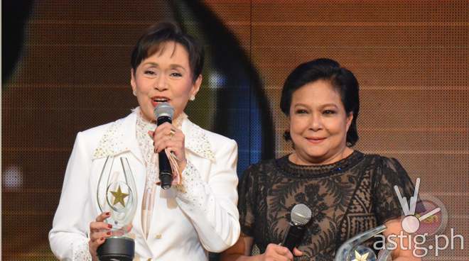 Vilma Santos and Nora Aunor receive lifetime achievement awards at the 33rd PMPC (via ABS-CBN Push)