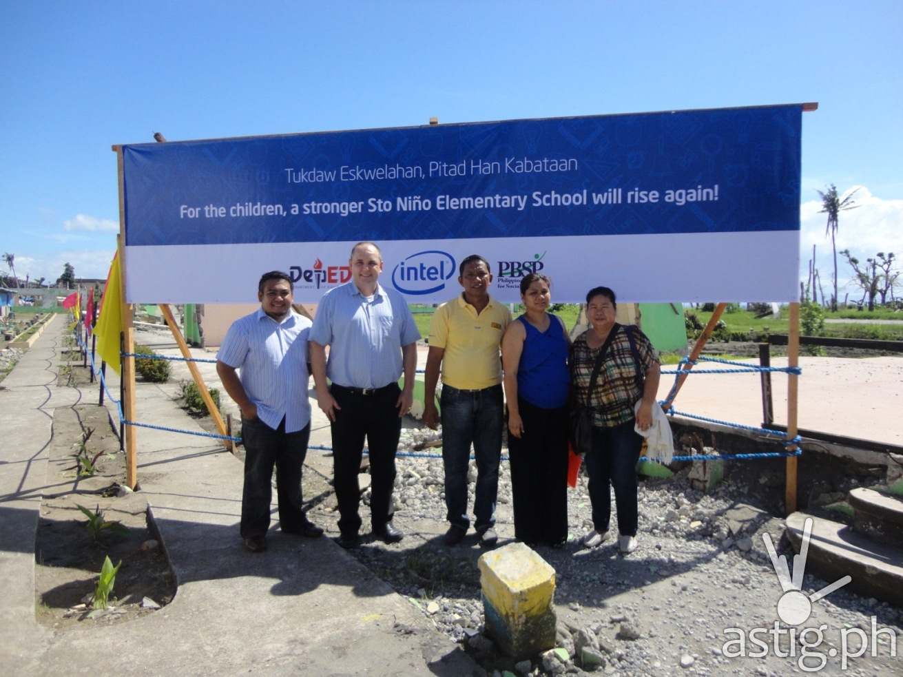 Intel Philippines Country Manager Calum Chisholm (2nd from left) joins members of the Sto. Niño Elementary School administration at the reconstruction site in Tanuan, Leyte. Intel, together with the Department of Education and the Philippine Busines for Social Progress, will help restore normalcy in the academic system by rehabilitating school buildings.