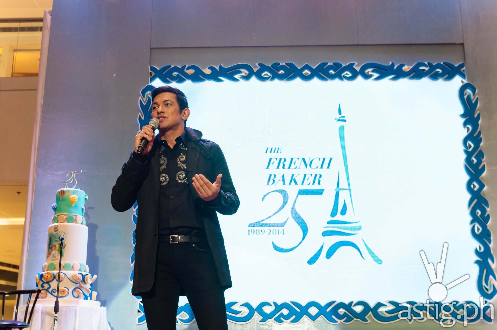 Gary Valenciano at the 25th Anniversary Celebration of The French Baker