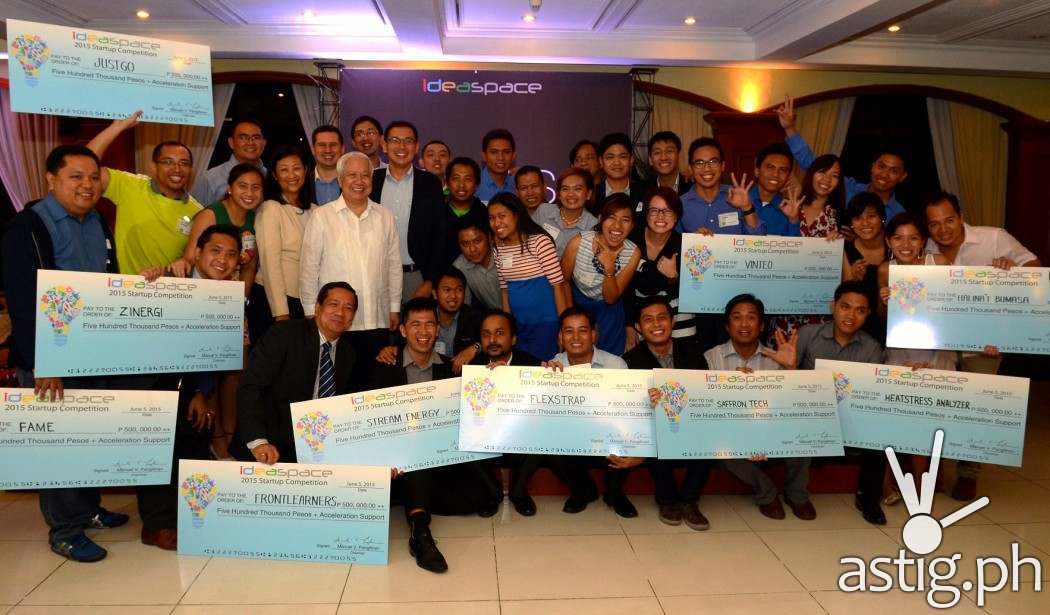 The IdeaSpace 2015 Top Ten Startups along with (standing from leftmost, back row) IdeaSpace President and Co-Founder Earl Martin Valencia, Meralco Chief Technology Advisor Gavin Barfield, IdeaSpace Co-Founder Marthyn Cuan, and Meralco President and CEO Oscar S. Reyes (2nd row, standing, in white).