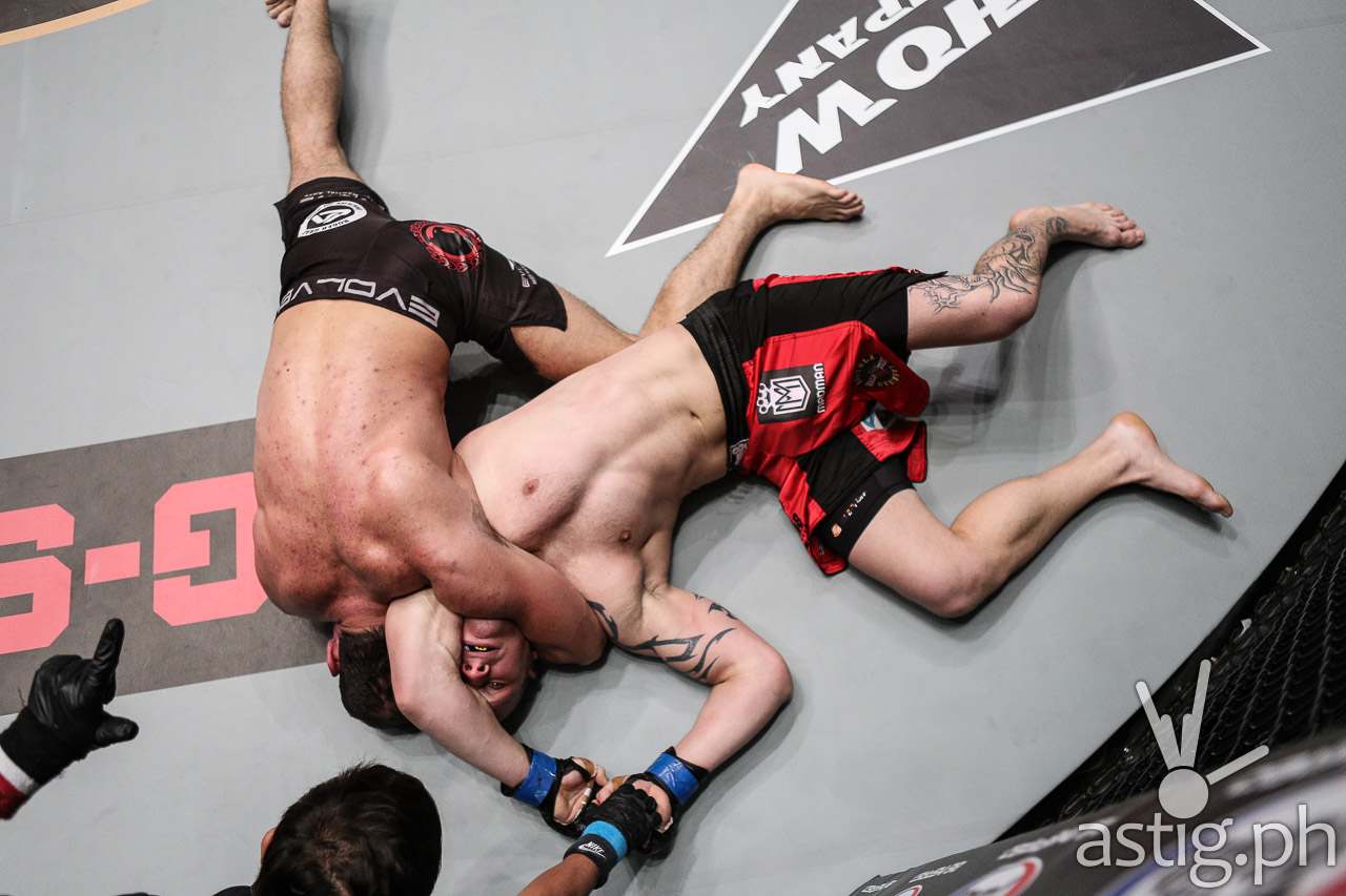 Roger Gracie chokes Michal Pasternak to sleep in ONE Ascent To Power