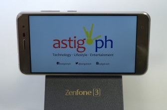 ASUS ZenFone 3 box close up