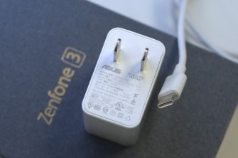 ASUS ZenFone 3 USB Type-C cable and plug