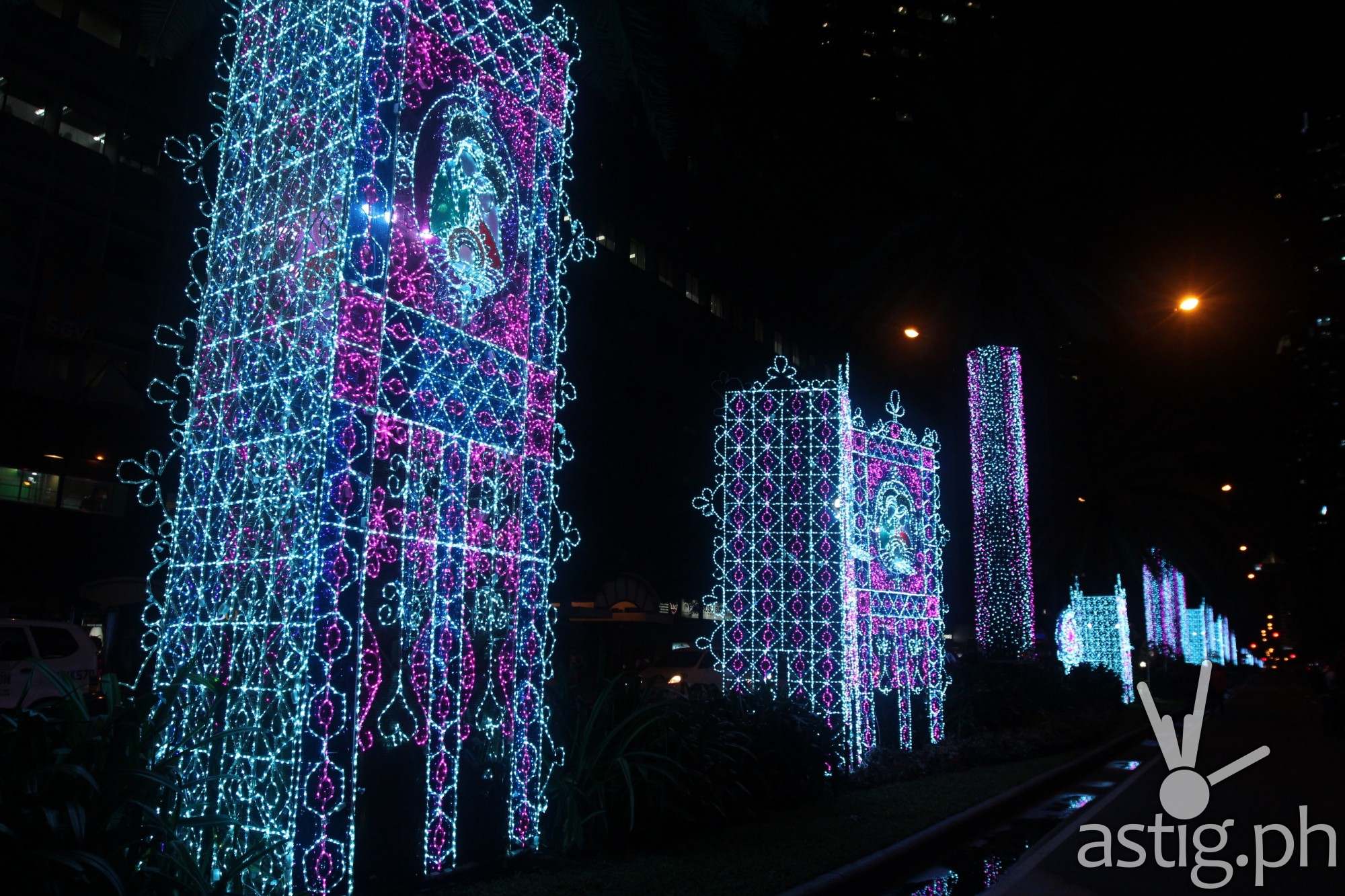 Christmas splendor lights up Makati City ASTIG.PH