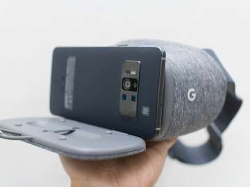 ASUS Zenfone AR with Google Daydream View headset