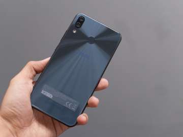 Zenfone 5 back showing fingerprint scanner and dual camera