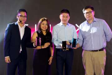 OPPO Philippines executives: PR Manager Eason de Guzman, VP for Marketing Jane Wan, CEO James Ma, and VP for Operations Garrick Hung at the launch of the OPPO Find X