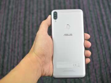 Zenfone Max Pro M1 back handheld