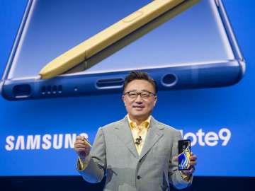 Samsung CEO DJ Koh presents the Galaxy Note 9 at the Samsung Galaxy Unpacked 2018 event