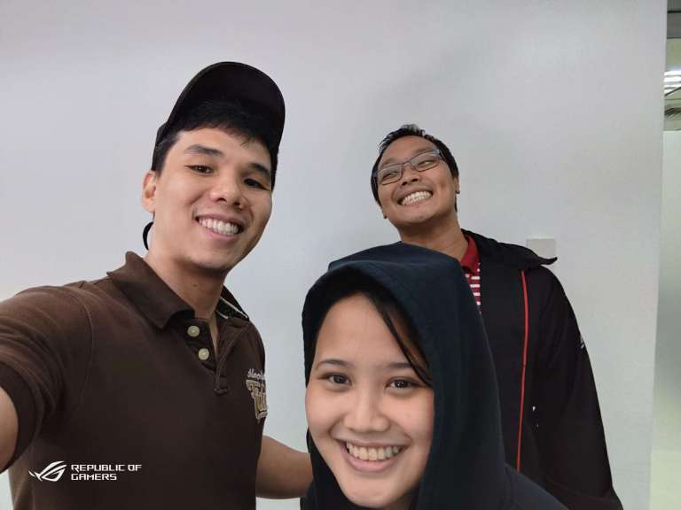 ROG Phone sample photo - selfie