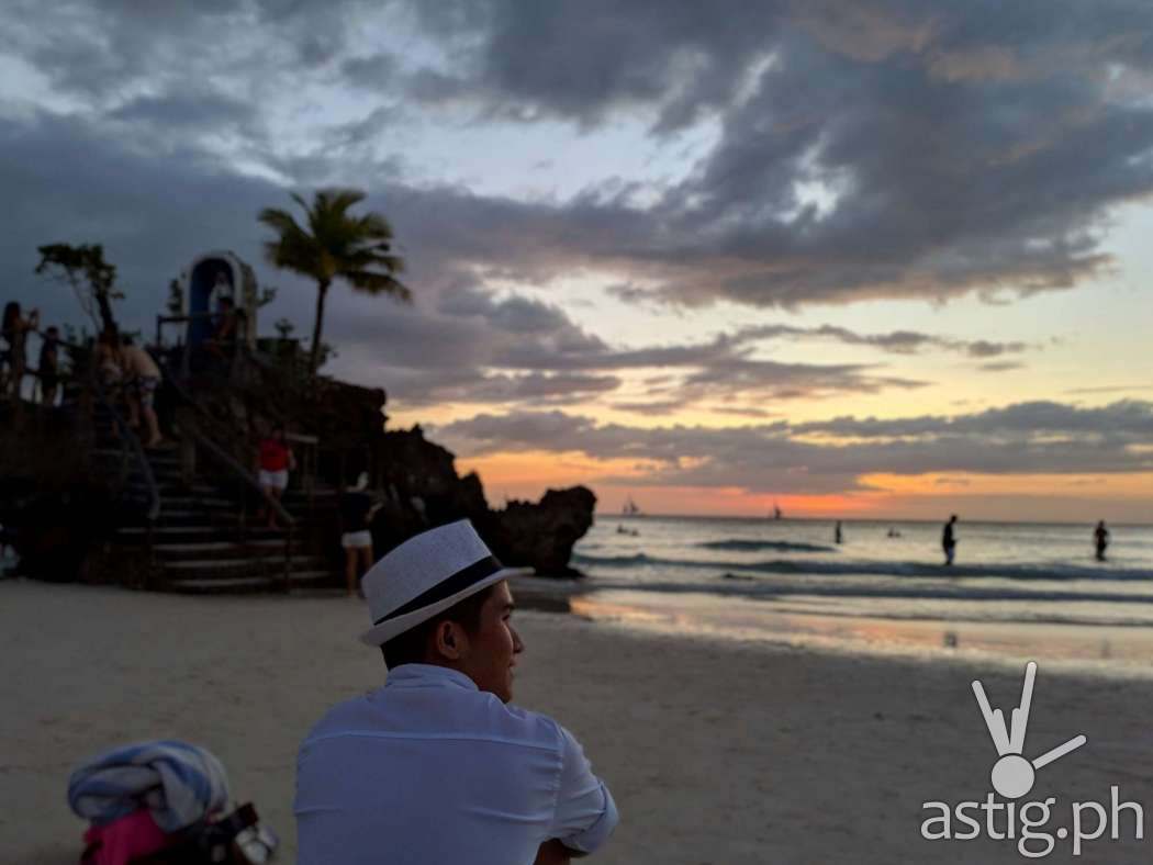 Sunset - Boracay Philippines re-opening smartphone photo taken on an ASUS ZenFone 5 by Den Uy of TechKuya