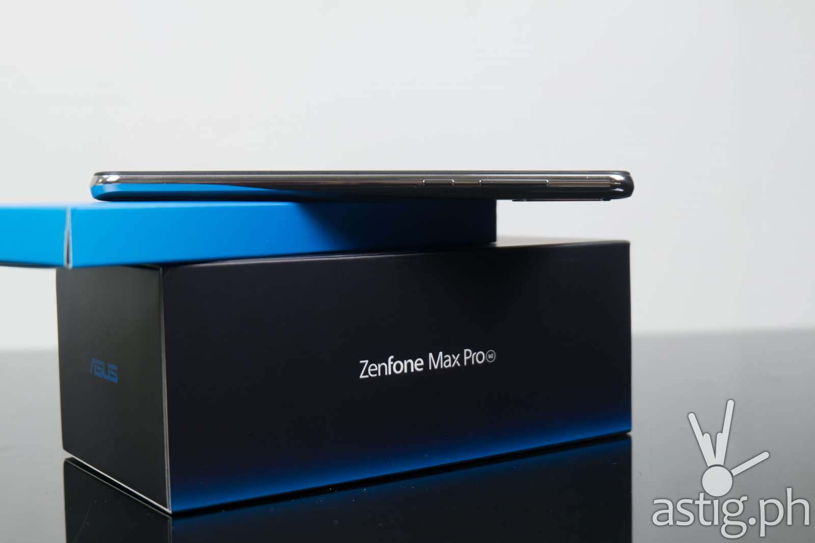 ASUS ZenFone Max Pro M2 (Philippines) - side showing volume and power