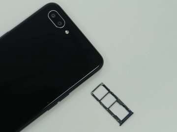 Rear camera with dual SIM tray and MicroSD expansion - Realme C1 Philippines