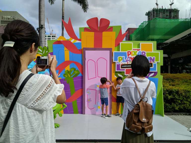 Zenfone Max Pro M2 photo sample - daylight with people